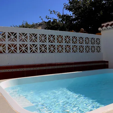 Casa Zuloaga Holidays Piscina Y Playa Нерха