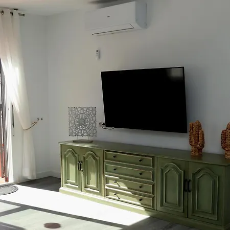 Будинок відпочинку Casa Zuloaga Holidays Piscina Y Playa Нерха