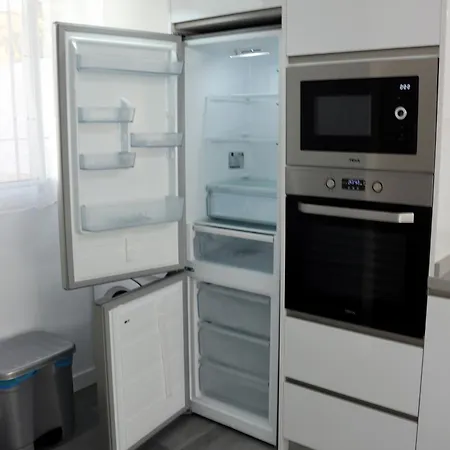 Будинок відпочинку Casa Zuloaga Holidays Piscina Y Playa *