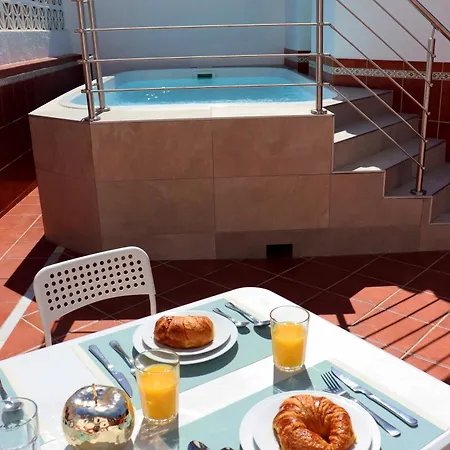 Casa Zuloaga Holidays Piscina Y Playa Нерха