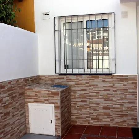Будинок відпочинку Casa Zuloaga Holidays Piscina Y Playa *