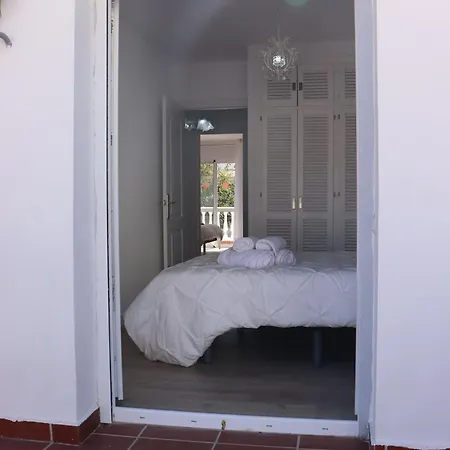 Будинок відпочинку Casa Zuloaga Holidays Piscina Y Playa Нерха