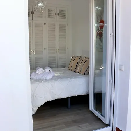 Будинок відпочинку Casa Zuloaga Holidays Piscina Y Playa Нерха