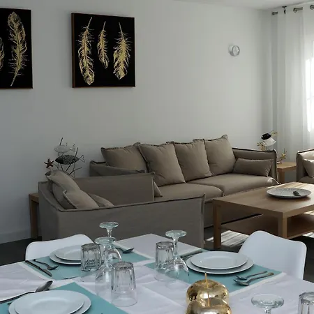 Будинок відпочинку Casa Zuloaga Holidays Piscina Y Playa