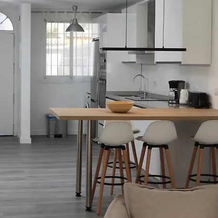 Casa Zuloaga Holidays Piscina Y Playa Nerja