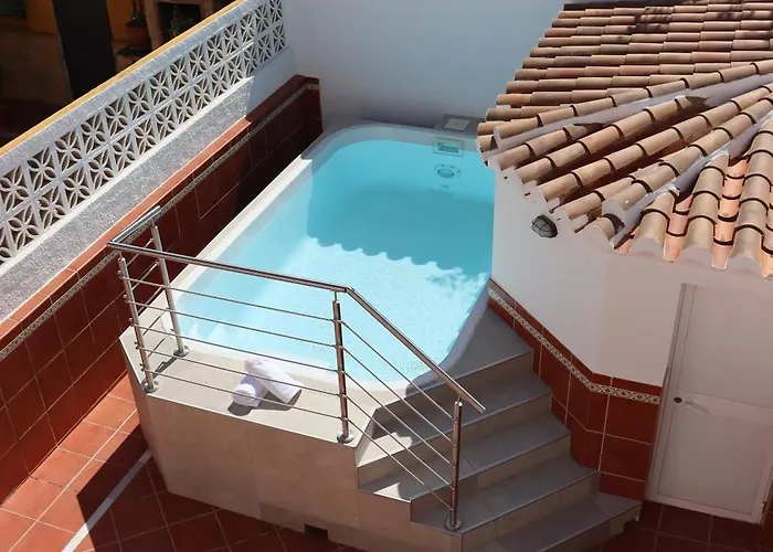 度假居 Casa Zuloaga Holidays Piscina Y Playa 内尔哈