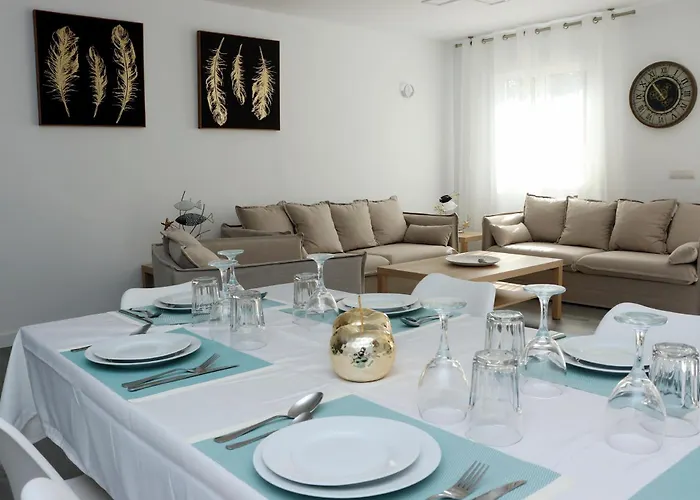 Casa Zuloaga Holidays Piscina Y Playa Nerja