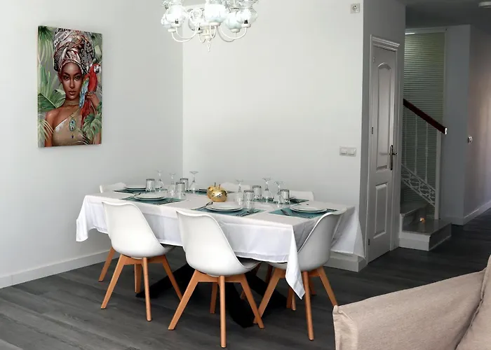 Casa Zuloaga Holidays Piscina Y Playa 内尔哈