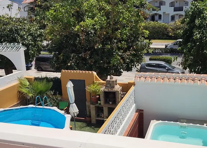 度假居 Casa Zuloaga Holidays Piscina Y Playa 内尔哈